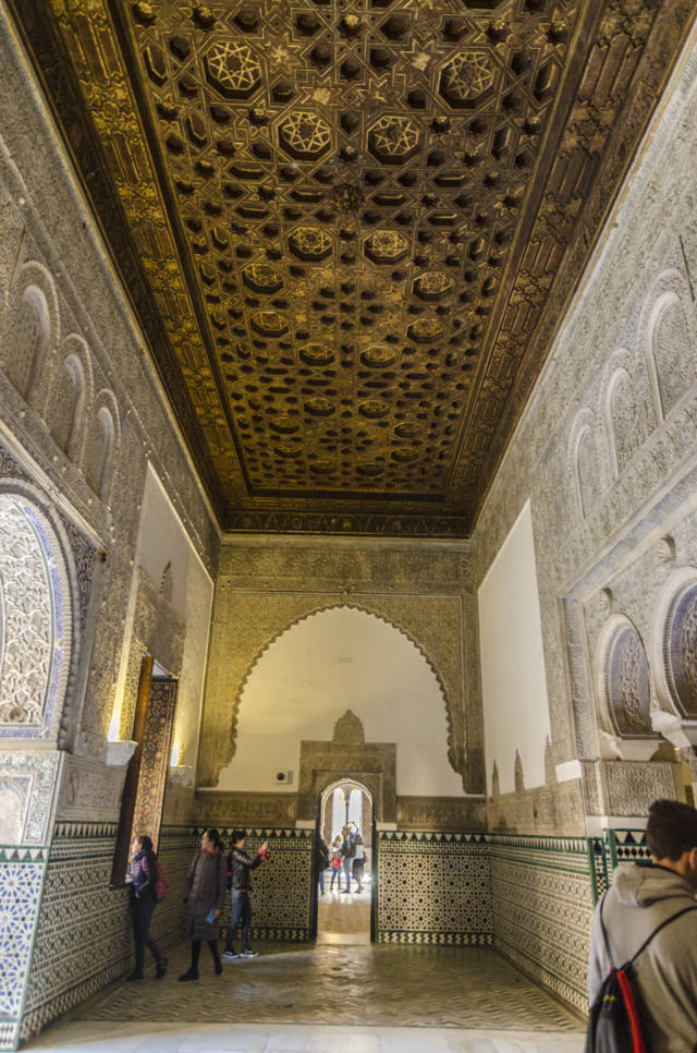 Sevilla 097 - Real Álcazar - Palacio del Rey Don Pedro - Alcoba Real.jpg